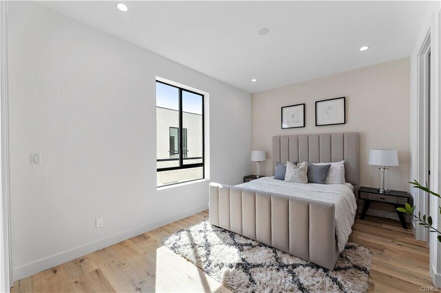 Building Photo - 11860 W Flower Ln