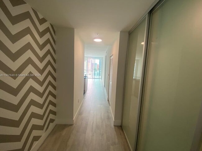 Building Photo - 1111 SW 1st Ave