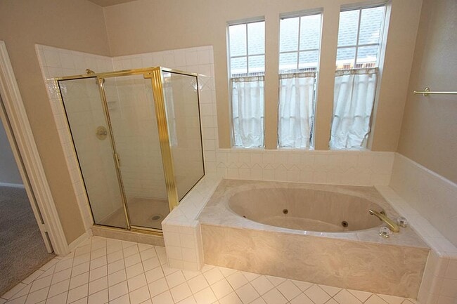 Building Photo - 1615 Greenleaf Oaks Dr