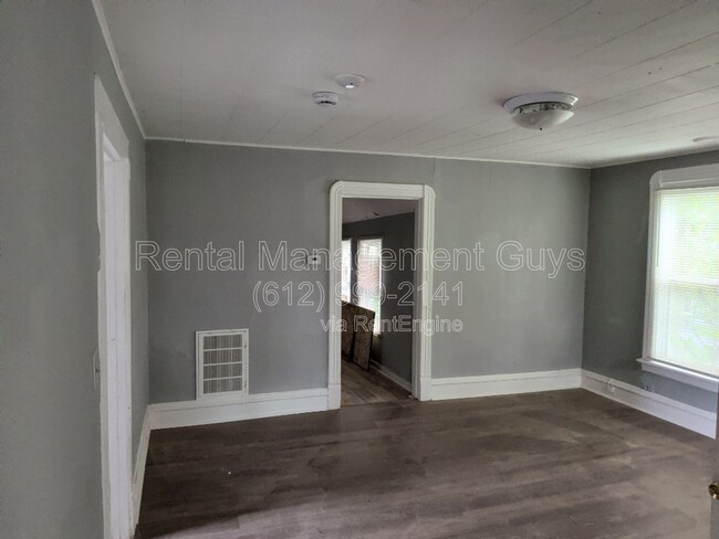 Building Photo - 2620 Emerson Ave N