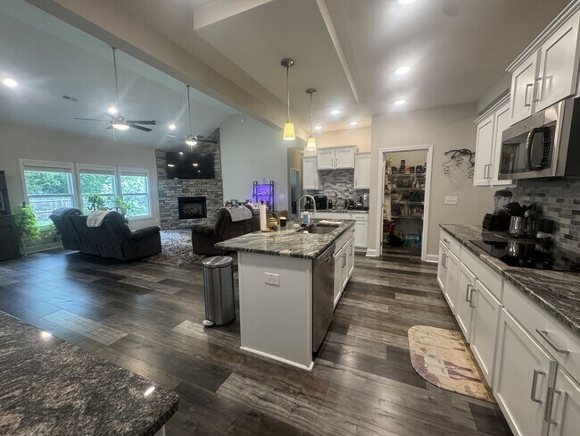Building Photo - 280 Bluebriar Trace