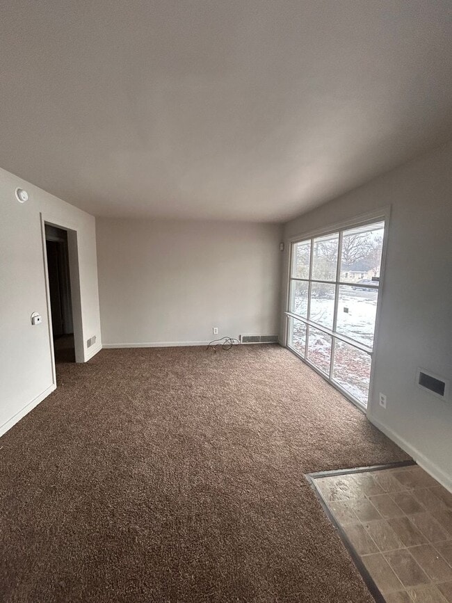 Building Photo - Nice Cape Cod!