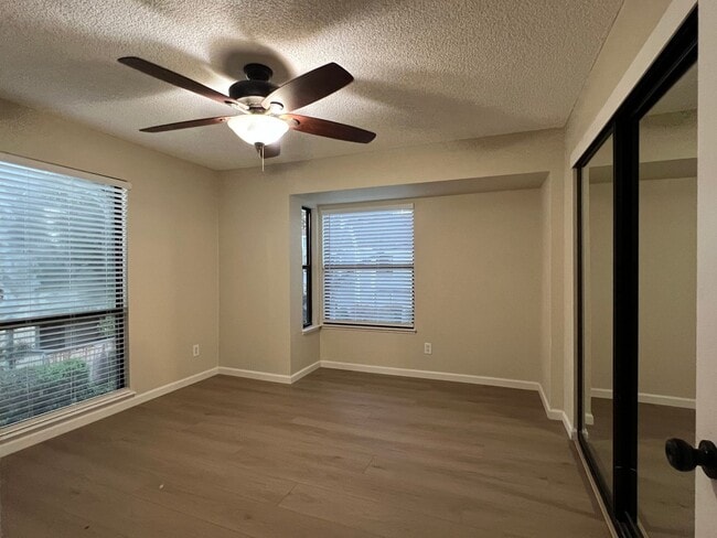 Building Photo - Updated South Natomas Condo