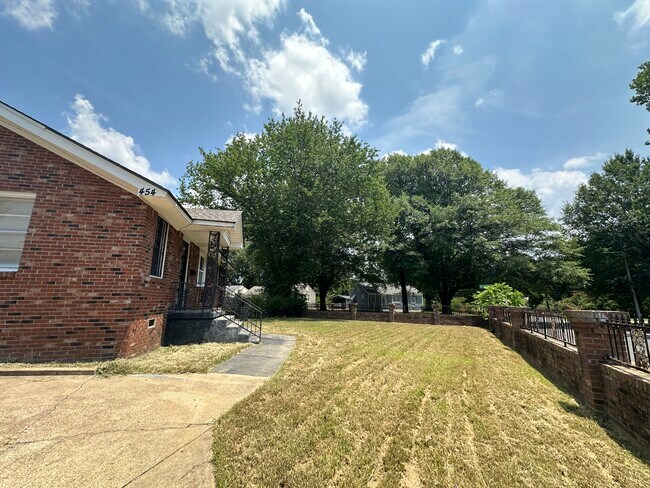 Building Photo - 454 E Norwood Ave