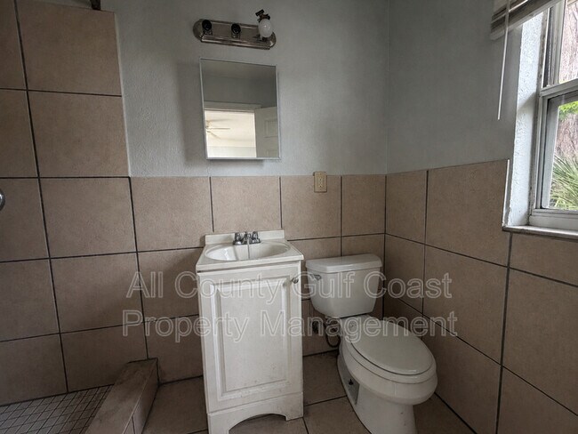 Building Photo - 2416 10th St W