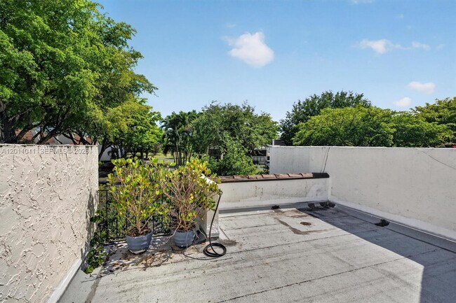 Building Photo - 8855 SW 62nd Terrace
