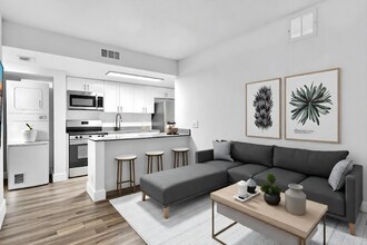 Building Photo - 803 SW 15th Ave