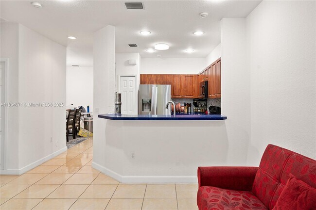 Building Photo - 1010 NW 102 Ct