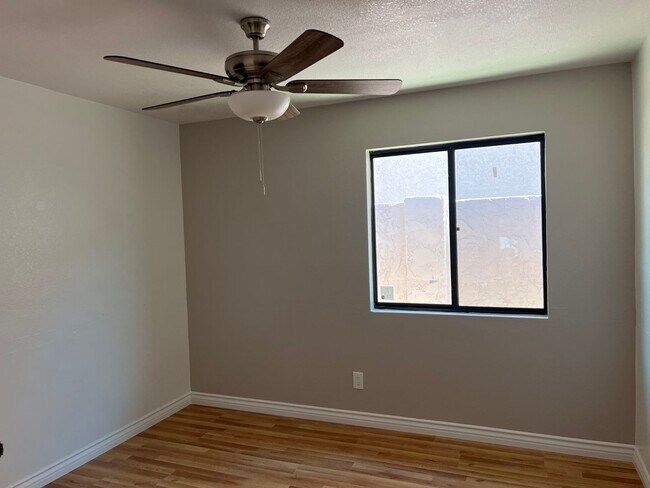 Building Photo - Tempe Home For Rent