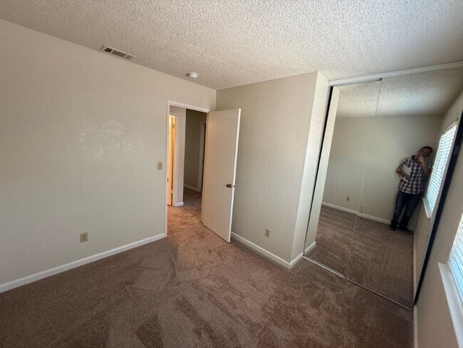Building Photo - 2766 Applewood Dr