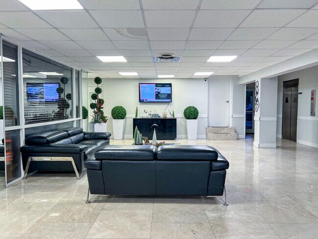 Building Photo - 212 West Dr