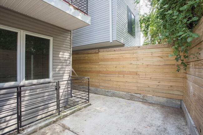 Building Photo - 1618 N Sydenham St