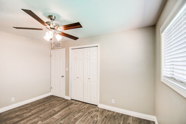 Building Photo - Beautifully remodeled corner 4/2 with pool...