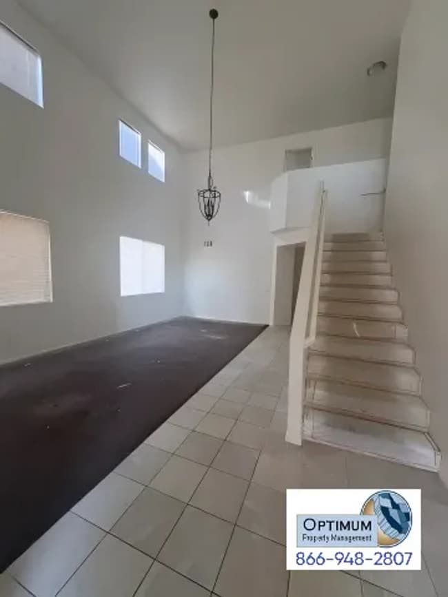 Building Photo - Beautiful 4-bedroom, 3-bathroom two-story home located in a desirable HOA community