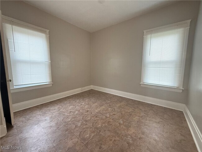 Building Photo - 1278 E 115th St