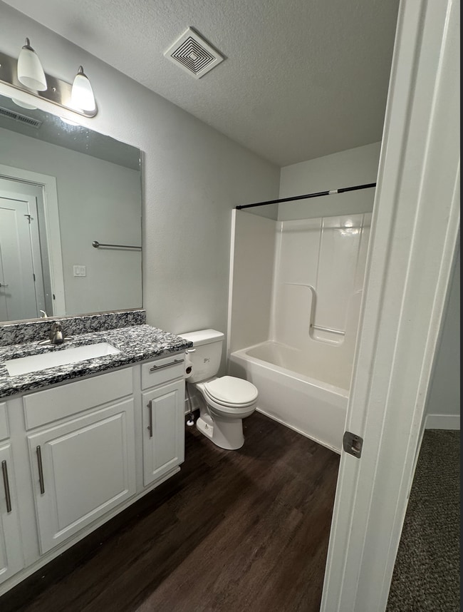 Building Photo - Beautiful, single-family home in Altoona! Call Today!