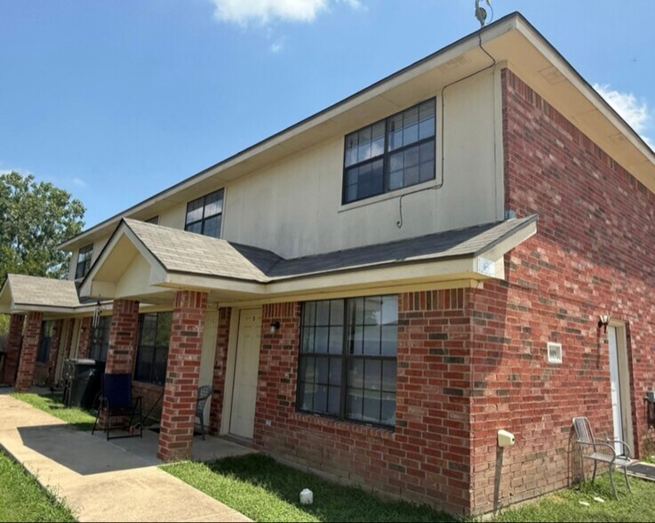 Primary Photo - 1009 Lansberry Ct