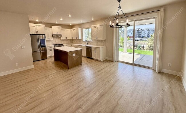 Building Photo - Fantastic 3 BR in Petrosa with mountain views and tons of amenities!