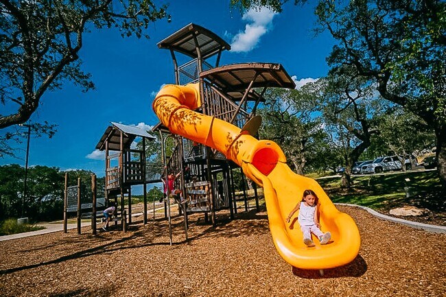 Building Photo - 3036 SF Home - 6 BR/3 BA with THREE-CAR GARAGE - BULVERDE!!!