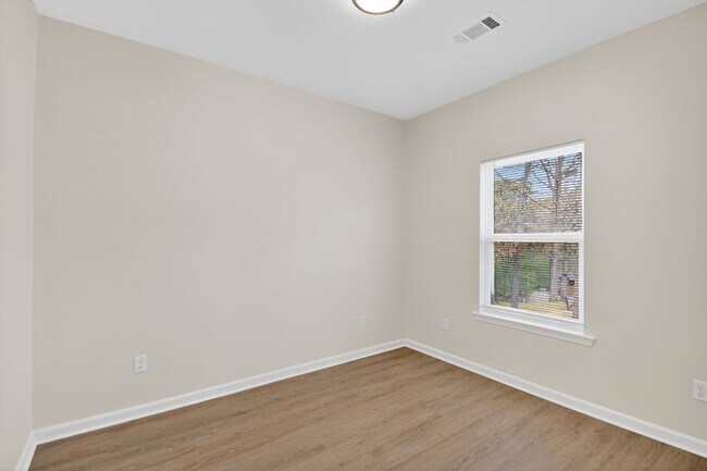 Building Photo - 2009-2011 Scotty Ct