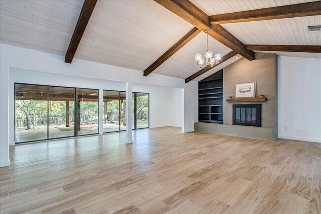 Building Photo - 904 Willow Creek Cir