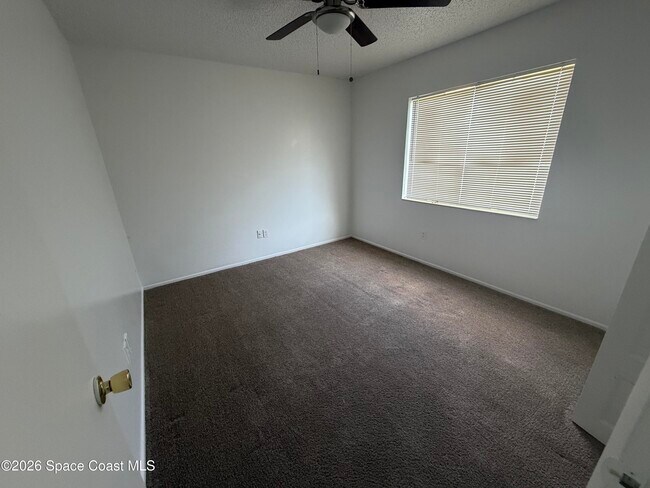 Building Photo - 1607 Fairfield Cir NE