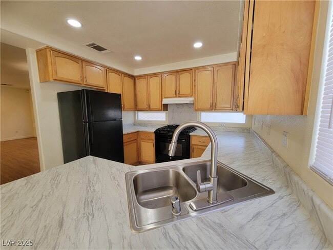 Building Photo - 9760 Ocotillo Falls Ave