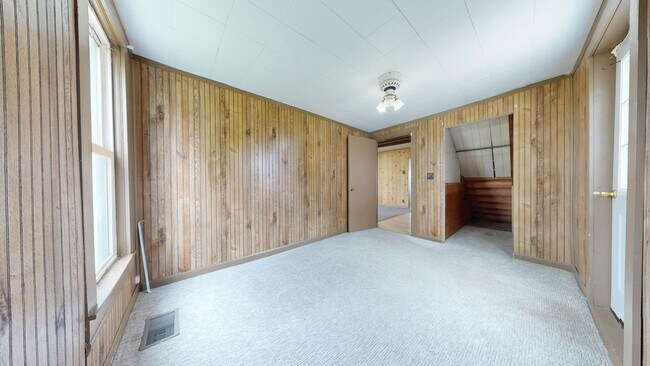 Building Photo - Crestview Schools, large garage & barn on about 2 acres