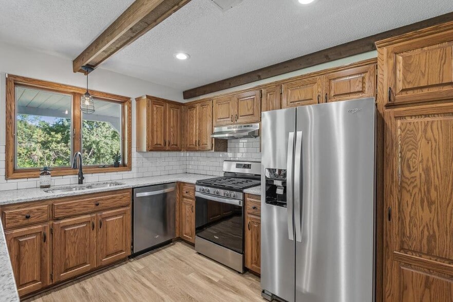 Building Photo - 833 Tyrol Ln