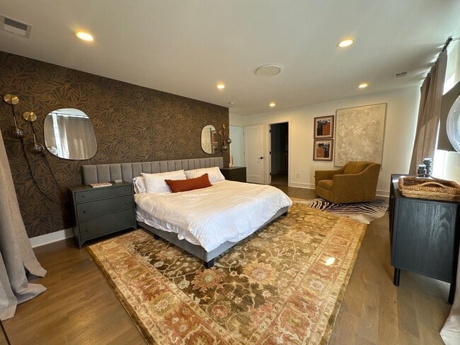 Building Photo - Fully Furnished 5 Bed, 3.5 Bath Located In East Nashville's McFerrin Park Neighborhood! Lawn Care...