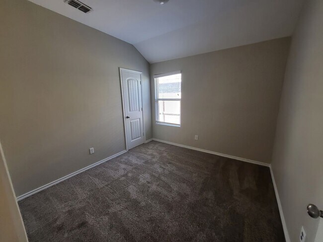 Building Photo - 7017 Mohegan Dr