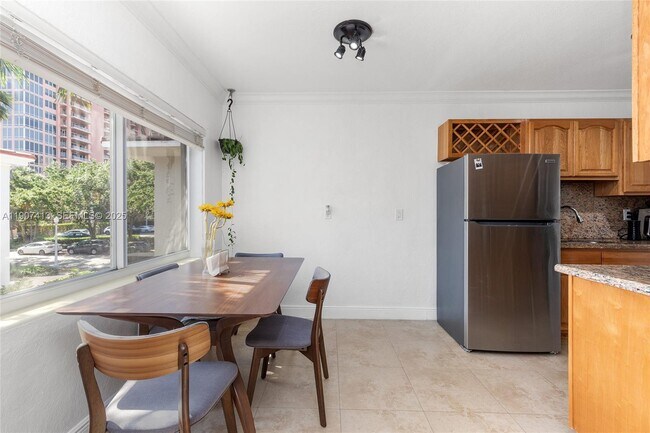 Building Photo - 81 Edgewater Dr