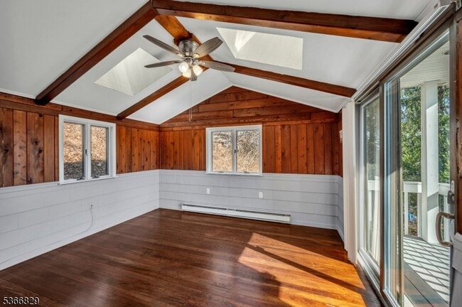 Building Photo - 4 Rosewood Ln