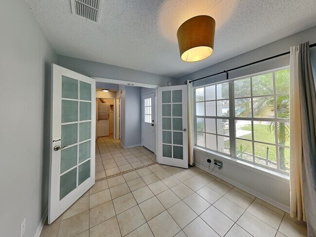 Building Photo - 10935 Rushwood Way