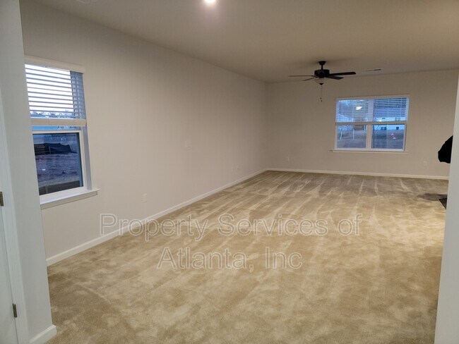 Building Photo - 833 Royal Red Ct