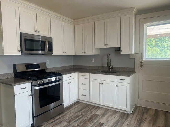 Building Photo - 800 Tuckerton Ave