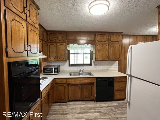 Building Photo - 3 br, 2.5 bath House - 3547 Peppermint Hil...