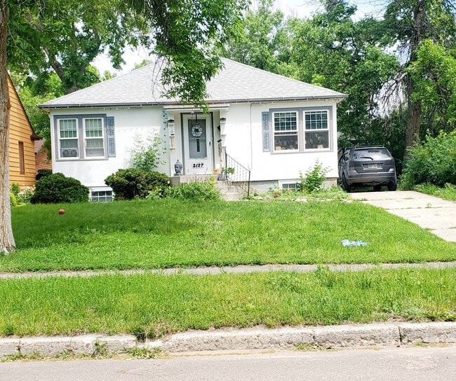 Building Photo - 2127 3rd Ave N