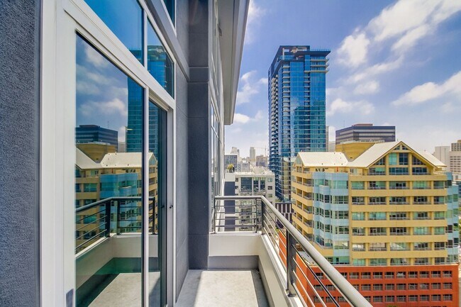 Building Photo - 425 W Beech St