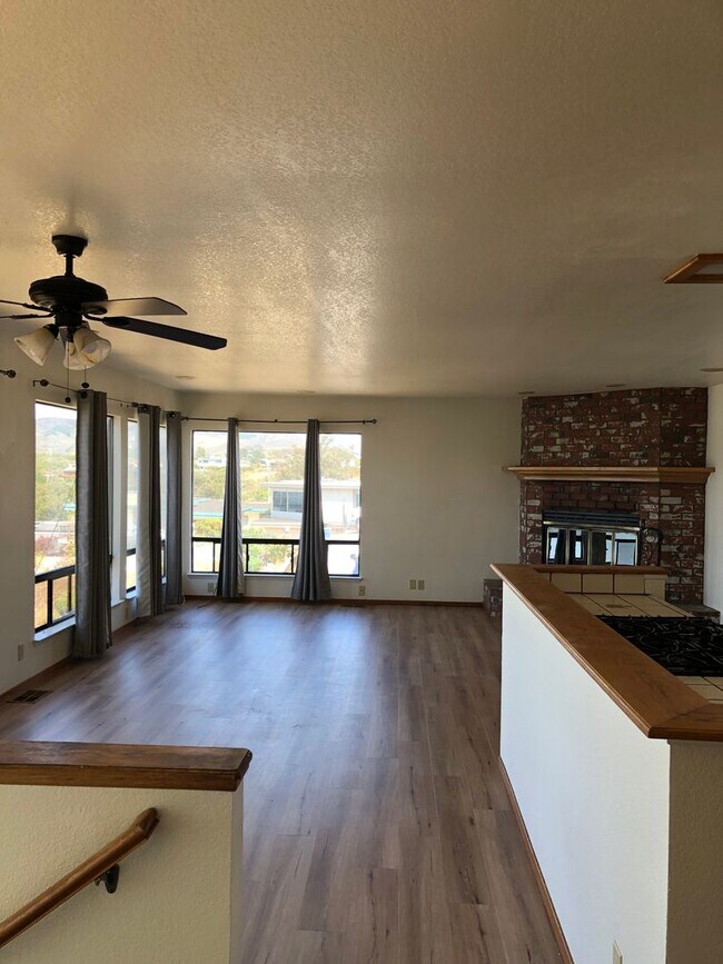 Building Photo - Three Bedroom, three bath house house with views in Los Osos