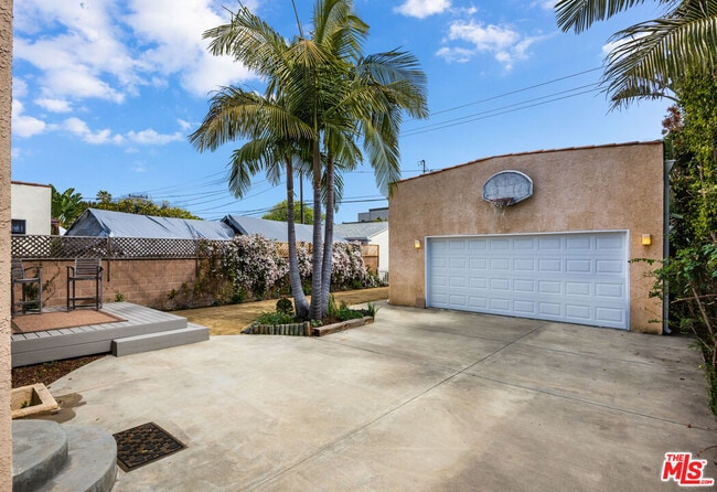 Building Photo - 4264 Mildred Ave