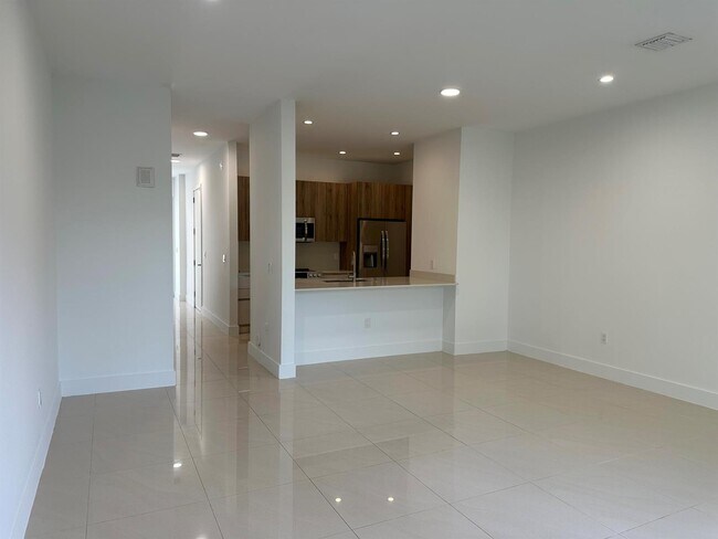 Building Photo - Northeast 17th Avenue, Fort Lauderdale, FL 33304 - 2 BR 2.5 BA townhouse