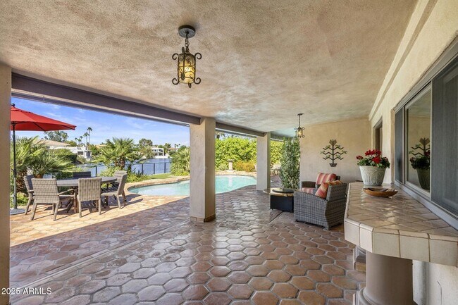 Building Photo - 7620 E Vía Del Placito