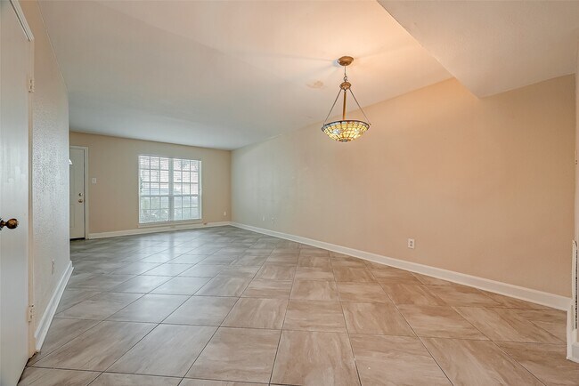 Building Photo - 6410 Del Monte Dr