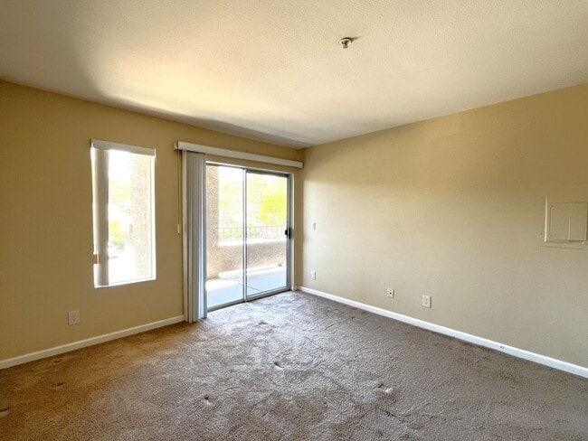 Building Photo - 1020 La Terraza Cir
