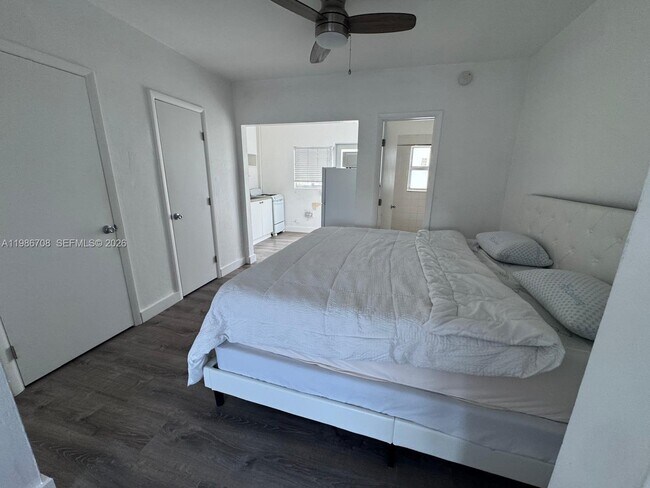 Building Photo - 1560 West Ave