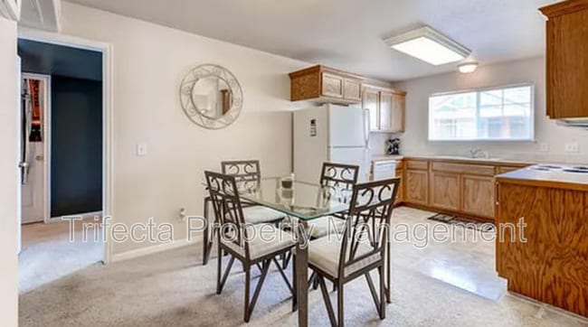 Building Photo - 1288 Lake Cir