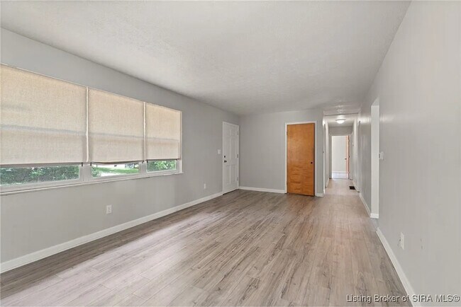 Building Photo - 456 Thompson St