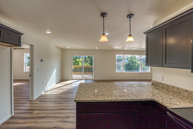 Building Photo - 204 E Sunset Cove Ln