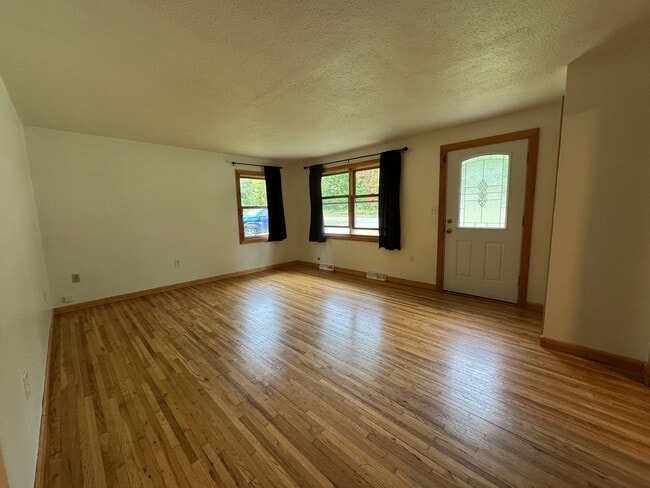 Building Photo - 2614 McKinney Lake Rd